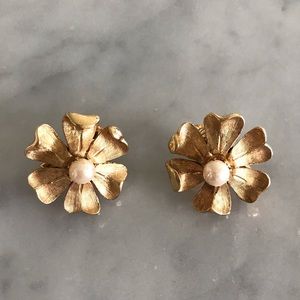 Vintage Verdome Flower Pearl Clip On Earrings
